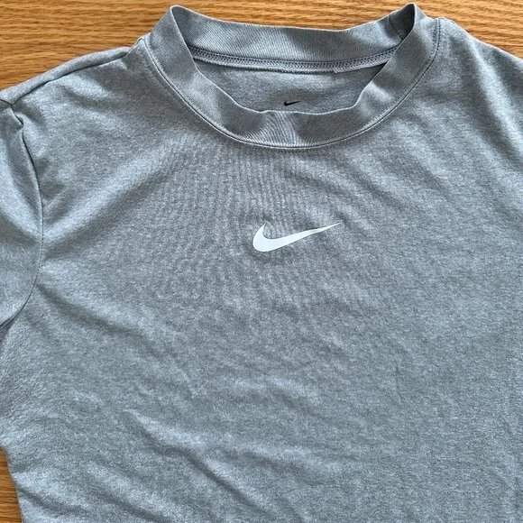 Nike Women's Grey Short Sleeve Dri-Fit Top (M) - Picture 2 of 6